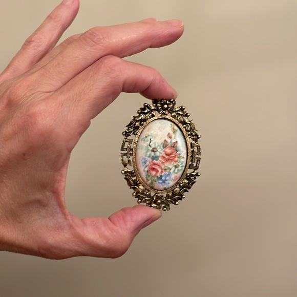 Vintage Hand Painted Ceramic Floral Cameo in a Antique Gold-tone Frame - Picture 14 of 16